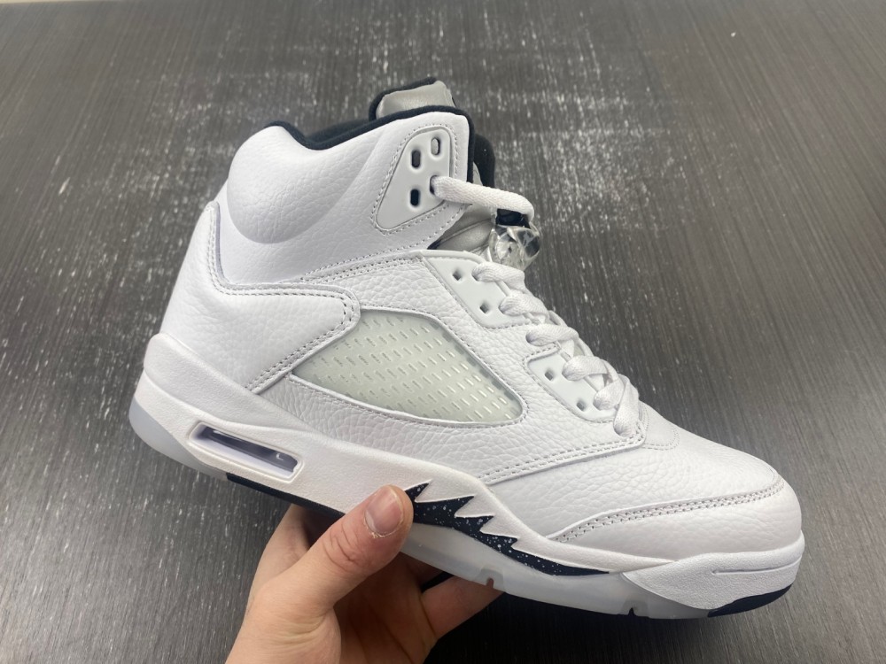 Air Jordan AIR JORDAN 5 RETRO 'WHITE BLACK' DD0587-110