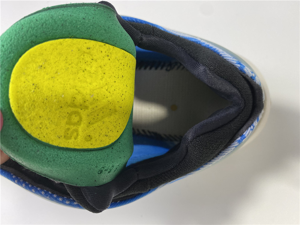 adidas Yeezy 700 V3Arzareth