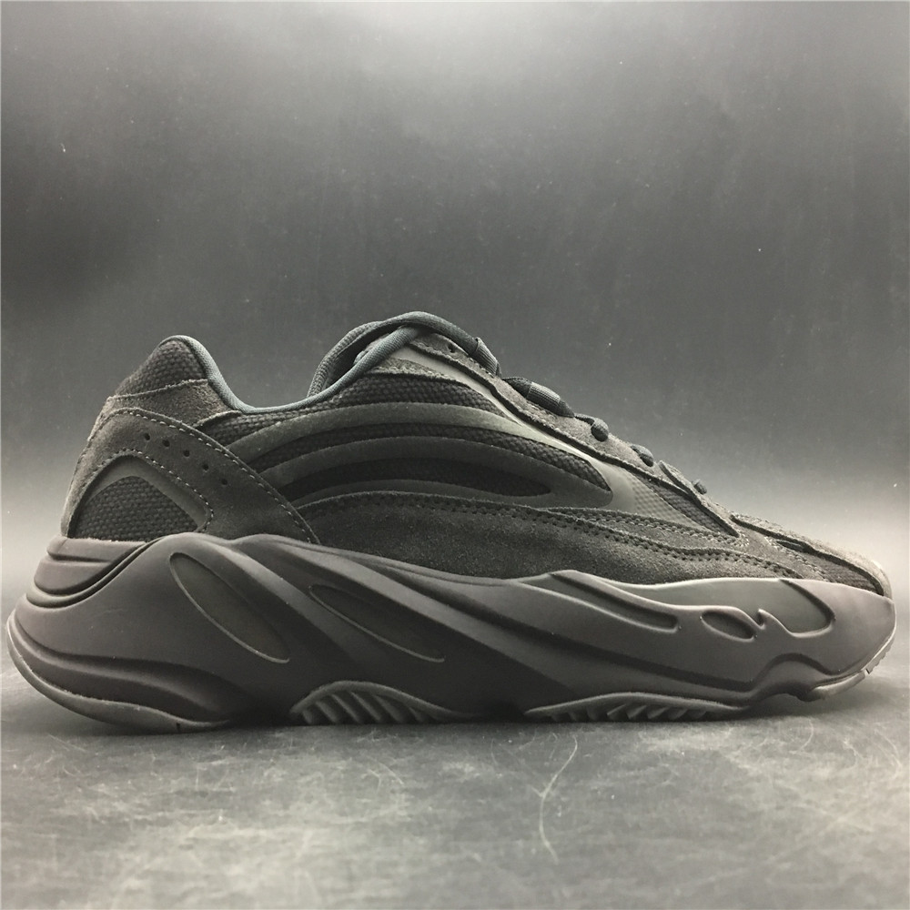 adidas Yeezy Boost 700 V2Vanta