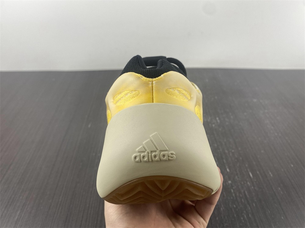 adidas Yeezy 700 V3Mono Safflower