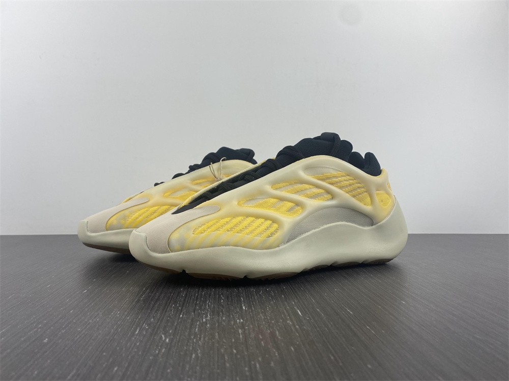 adidas Yeezy 700 V3Mono Safflower