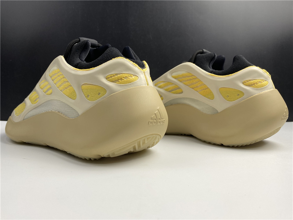 adidas Yeezy 700 V3Safflower
