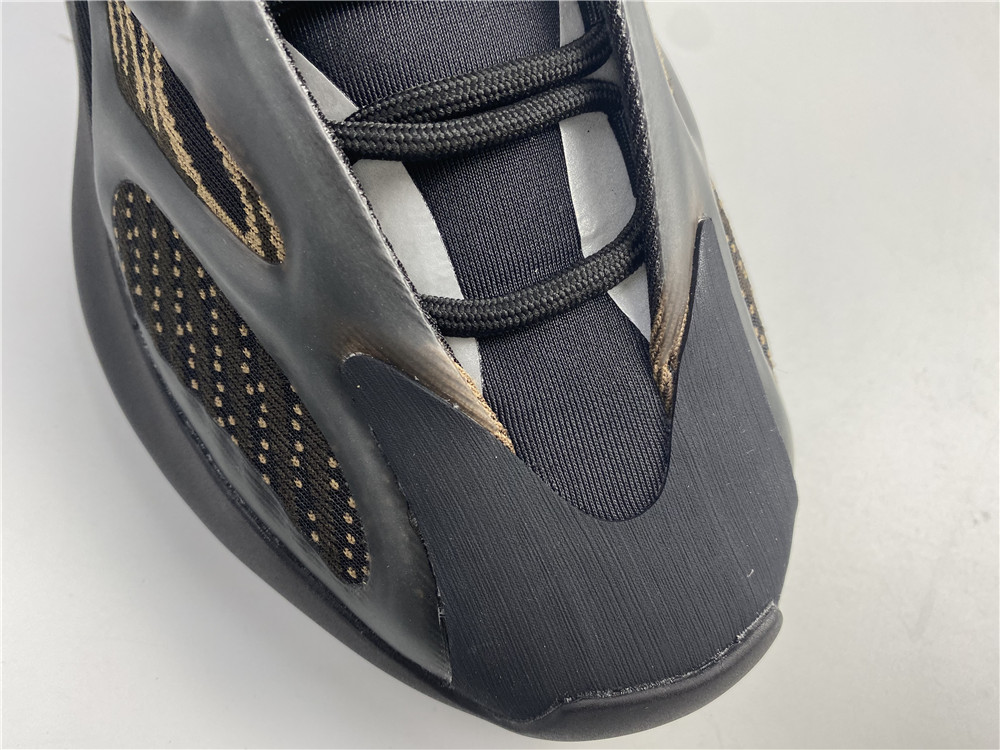 adidas Yeezy 700 V3Clay Brown