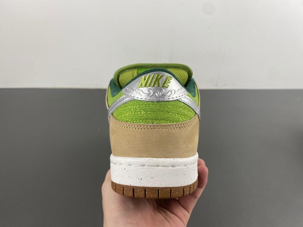 Nike SB Dunk Low Escargot  FQ7585-200