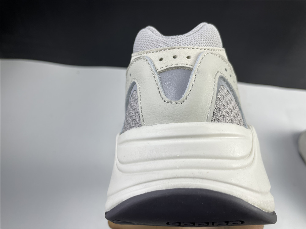 adidas Yeezy Boost 700 V2Cream