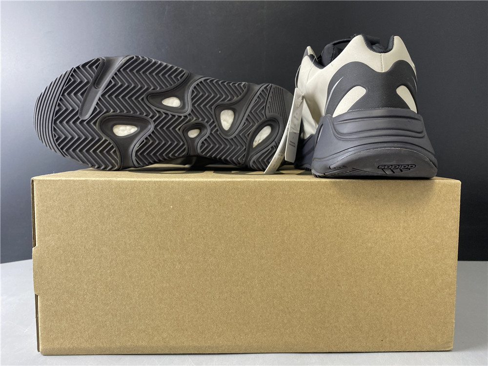 adidas Yeezy Boost 700 MNVNPhosphor