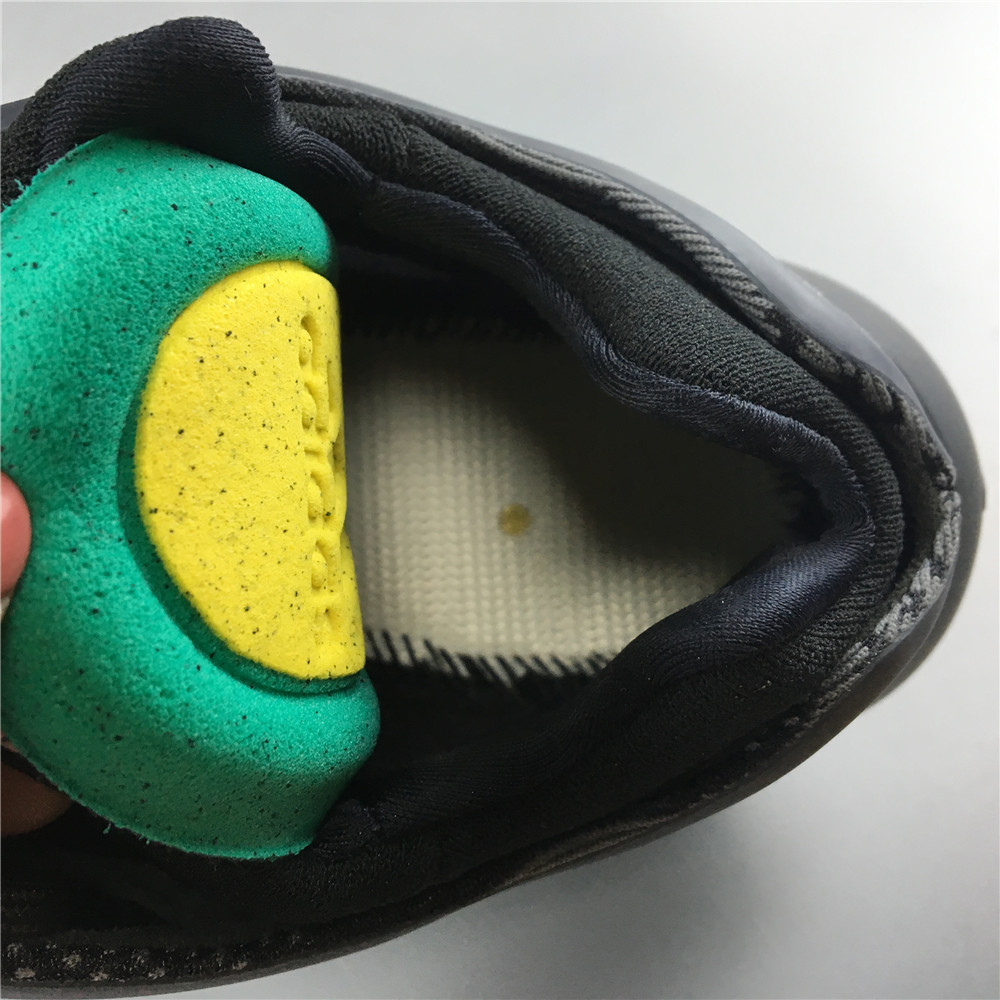 adidas Yeezy 700 V3Alvah