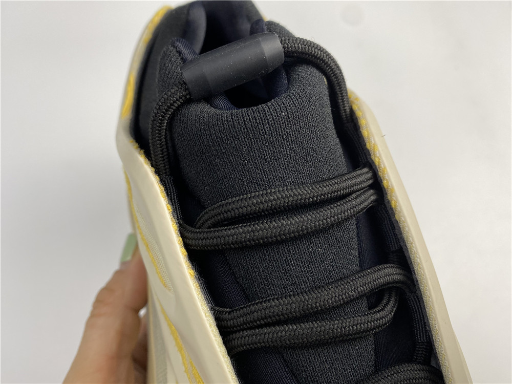 adidas Yeezy 700 V3Safflower