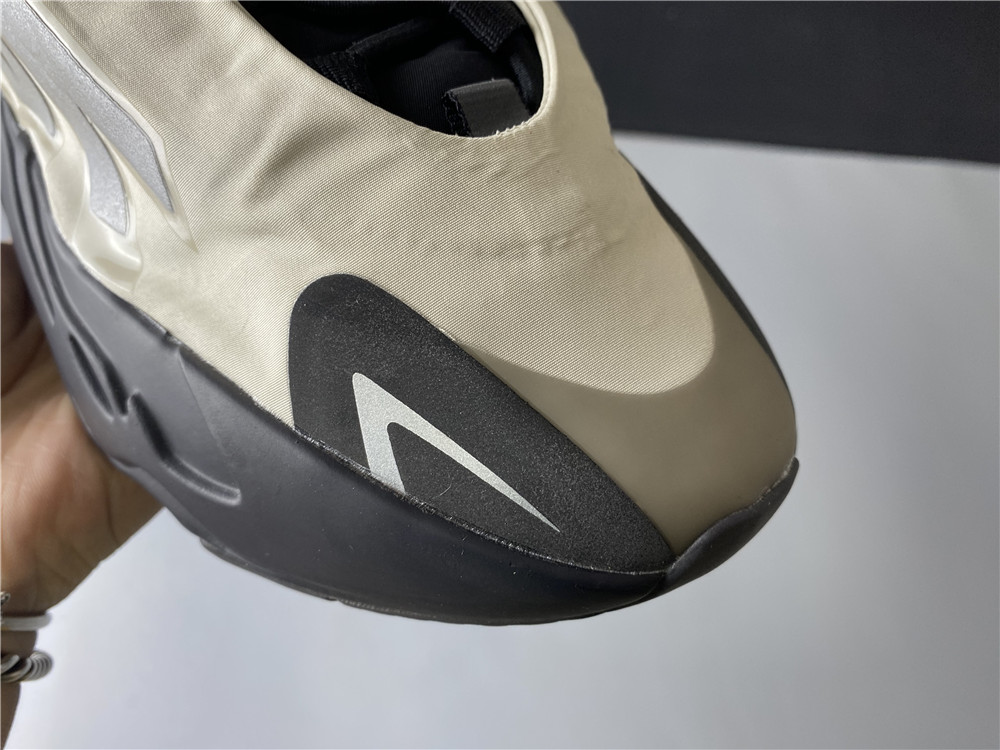 adidas Yeezy Boost 700 MNVNPhosphor
