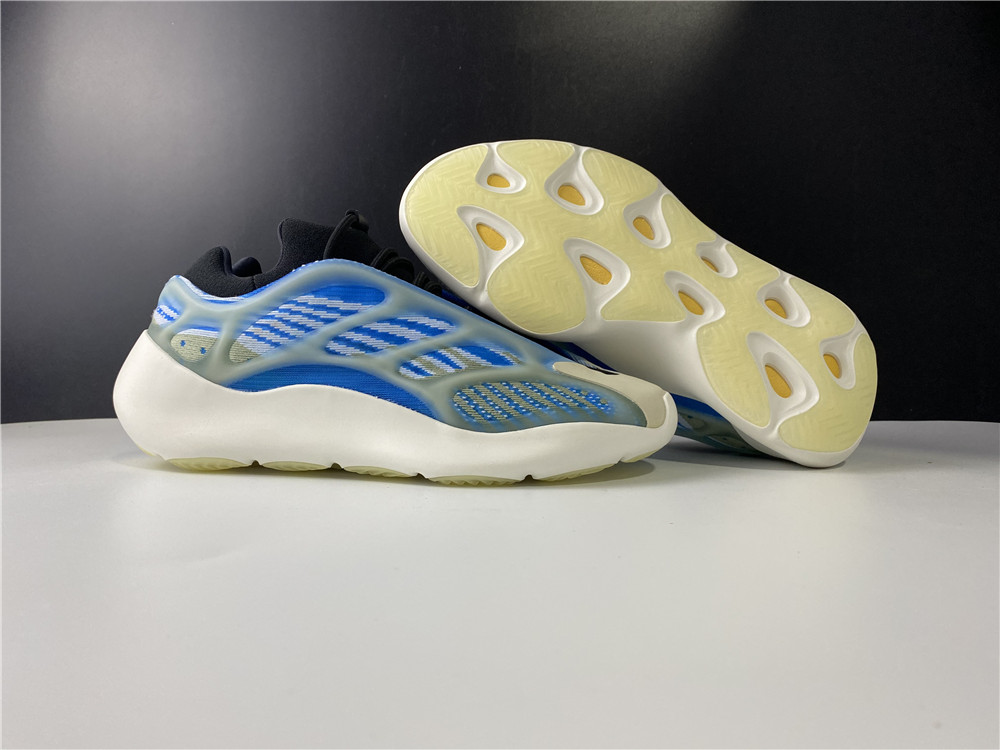 adidas Yeezy 700 V3Arzareth