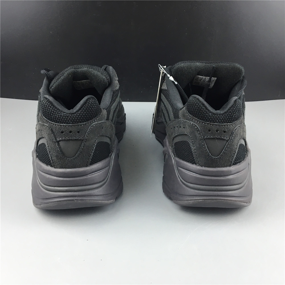 adidas Yeezy Boost 700 V2Vanta