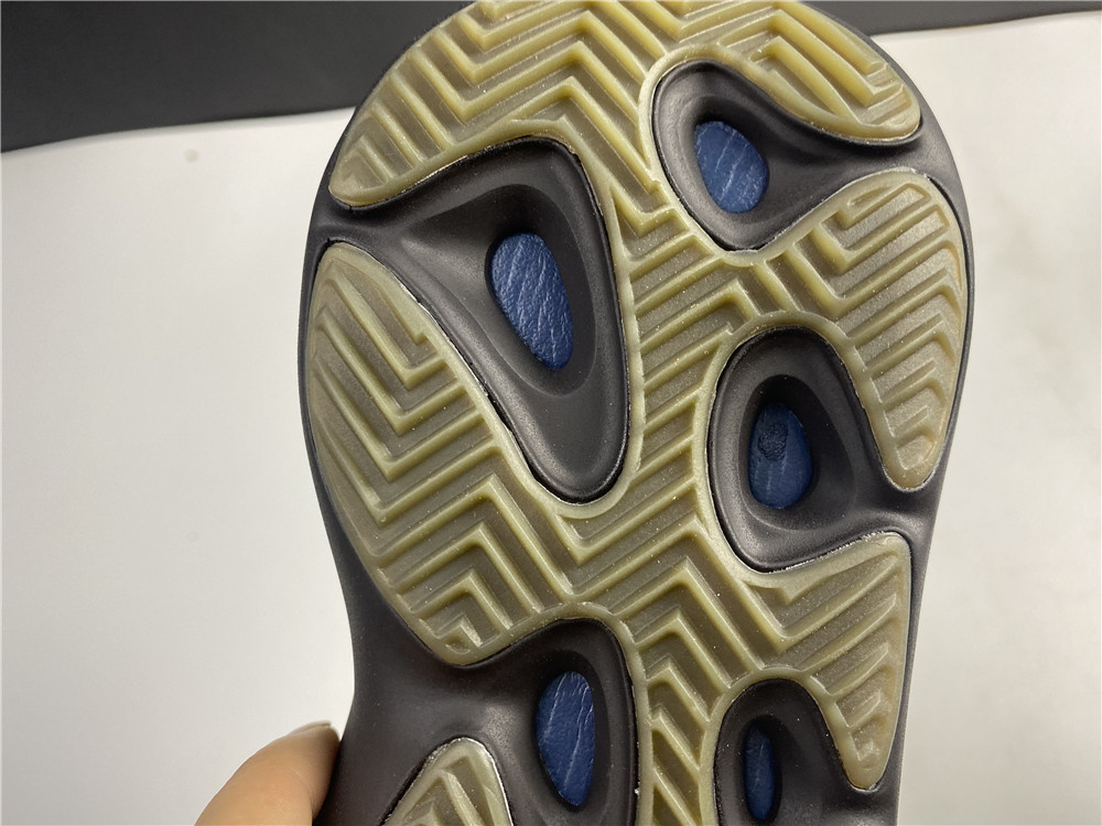 adidas Yeezy 700 V3Clay Brown