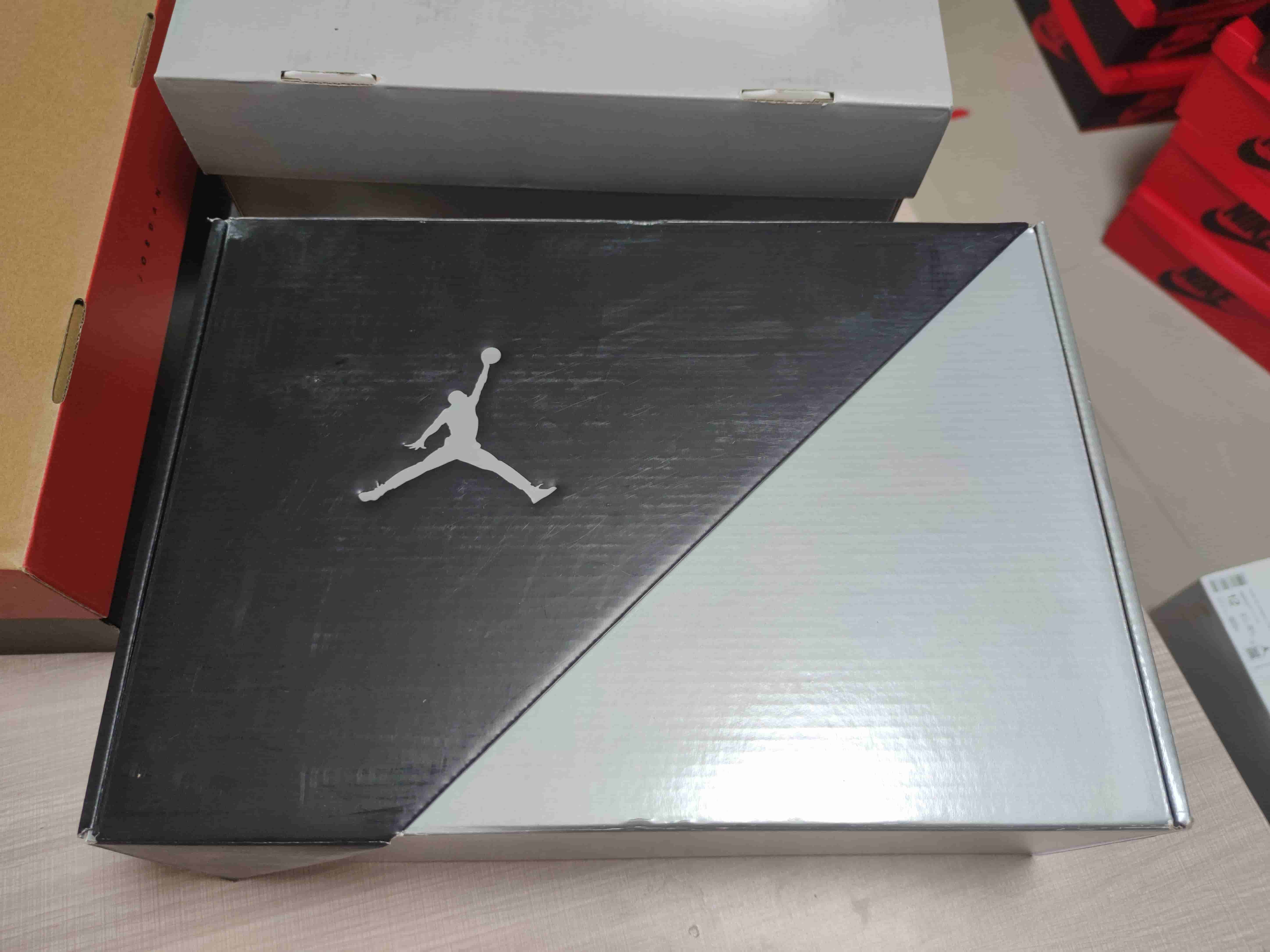 Jordan 11 25th Anniversary AR0715-011