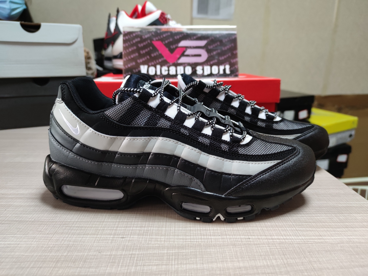 Air Max 95 Essential Black Smoke Grey CT1805 001