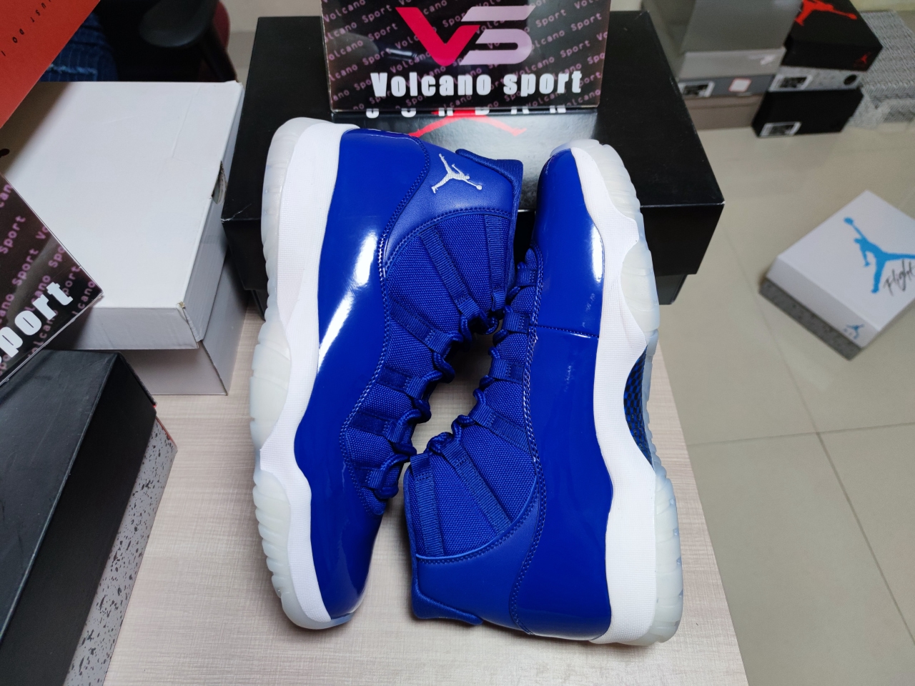 Jordan 11 Retro High WMNS “Barons” AT7802-115