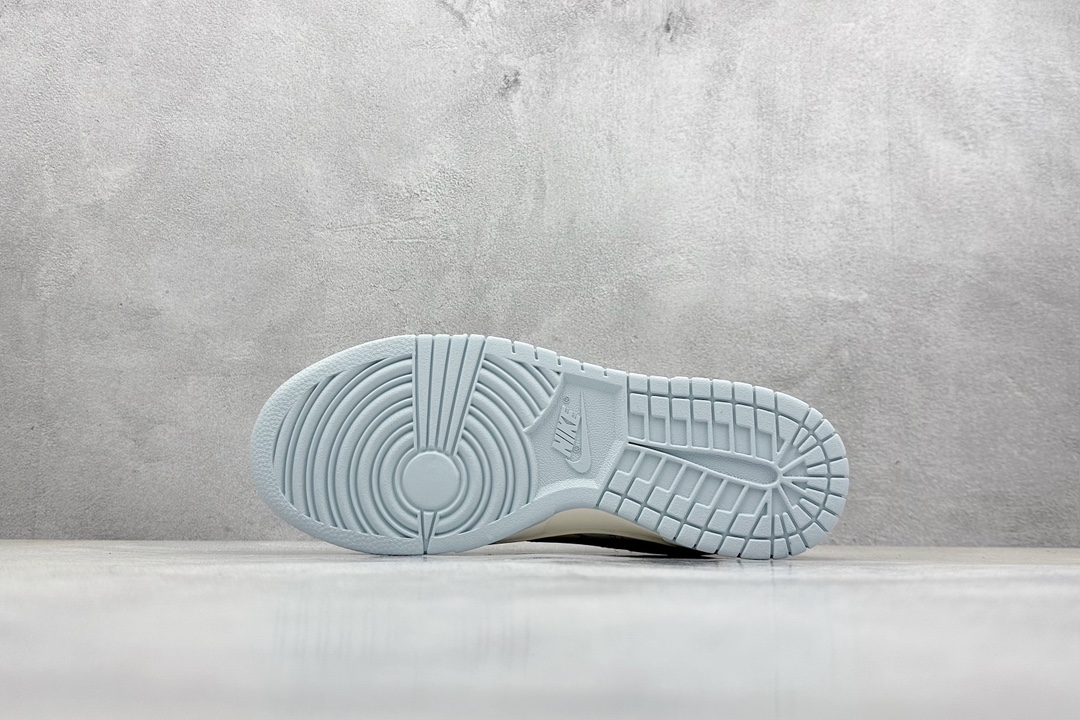 Nike SB Dunk Low  CF3688-012