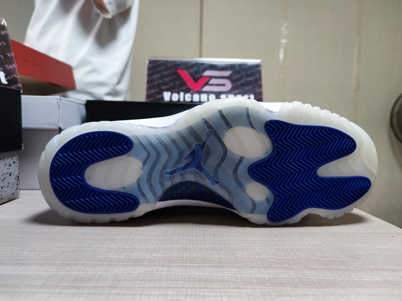 Jordan 11 Retro High WMNS “Barons” AT7802-115