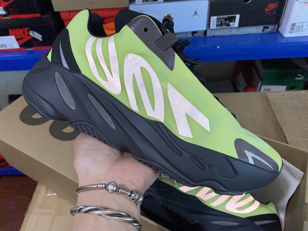 adidas Yeezy Boost 700 MNVNPhosphor