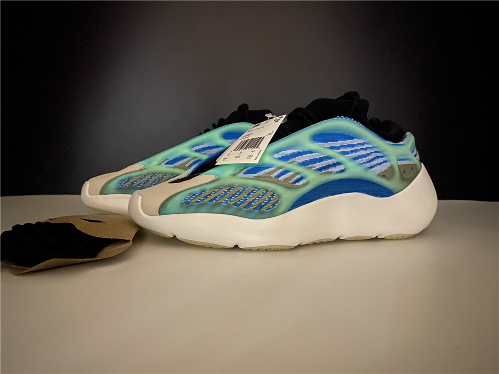 adidas Yeezy 700 V3Arzareth