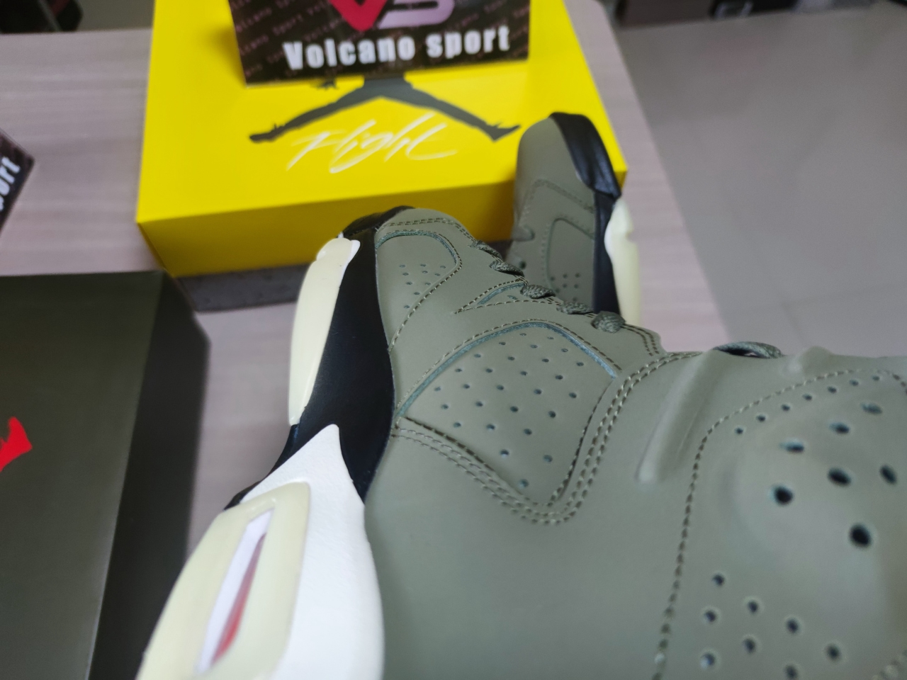 Travis Scott x Jordan 6 Retro CN1084-200