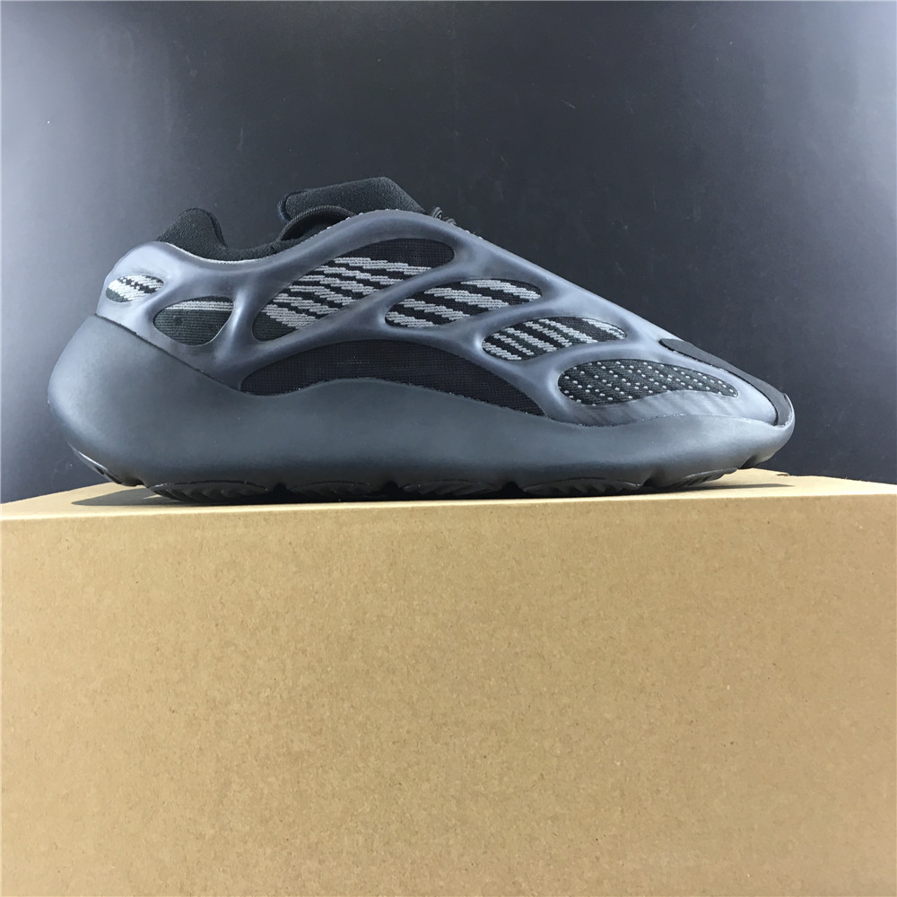 adidas Yeezy 700 V3Alvah