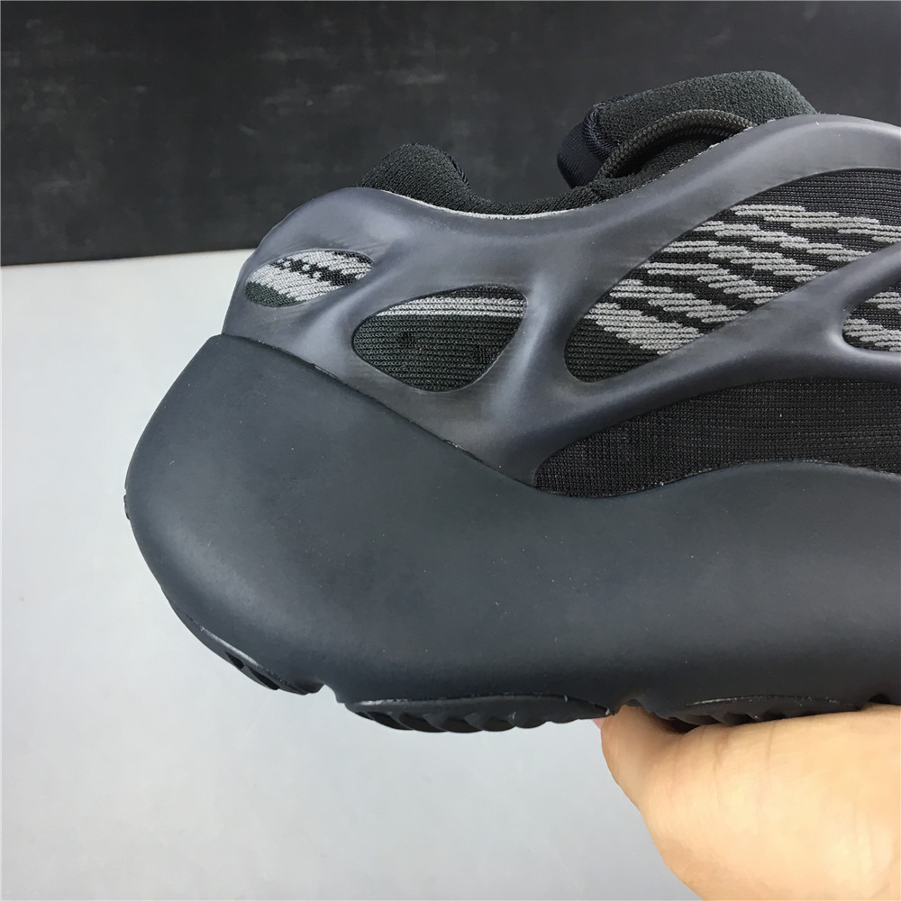 adidas Yeezy 700 V3Alvah