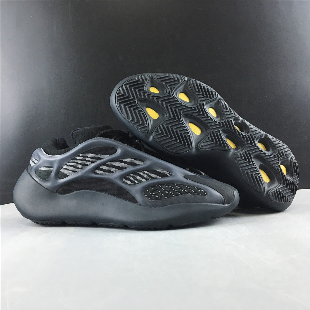 adidas Yeezy 700 V3Alvah