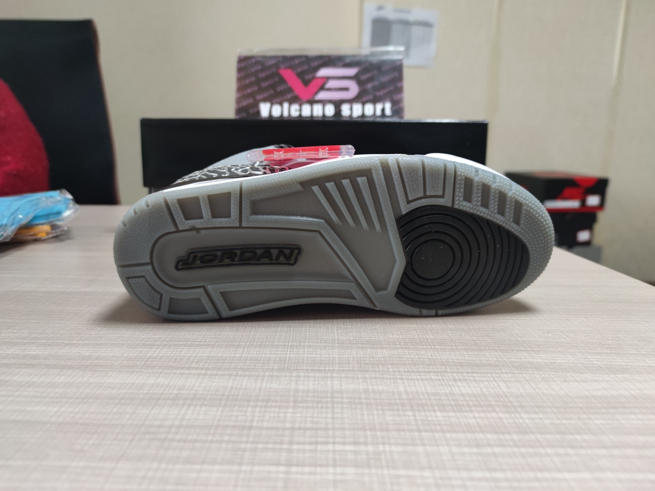 Jordan 3 Retro Wolf Grey 136064 004