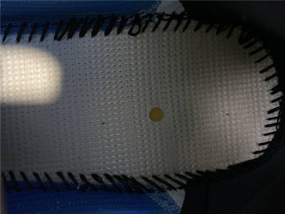 adidas Yeezy 700 V3Arzareth