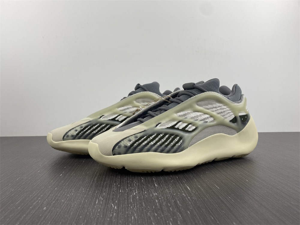 adidas Yeezy 700 V3Fade Salt