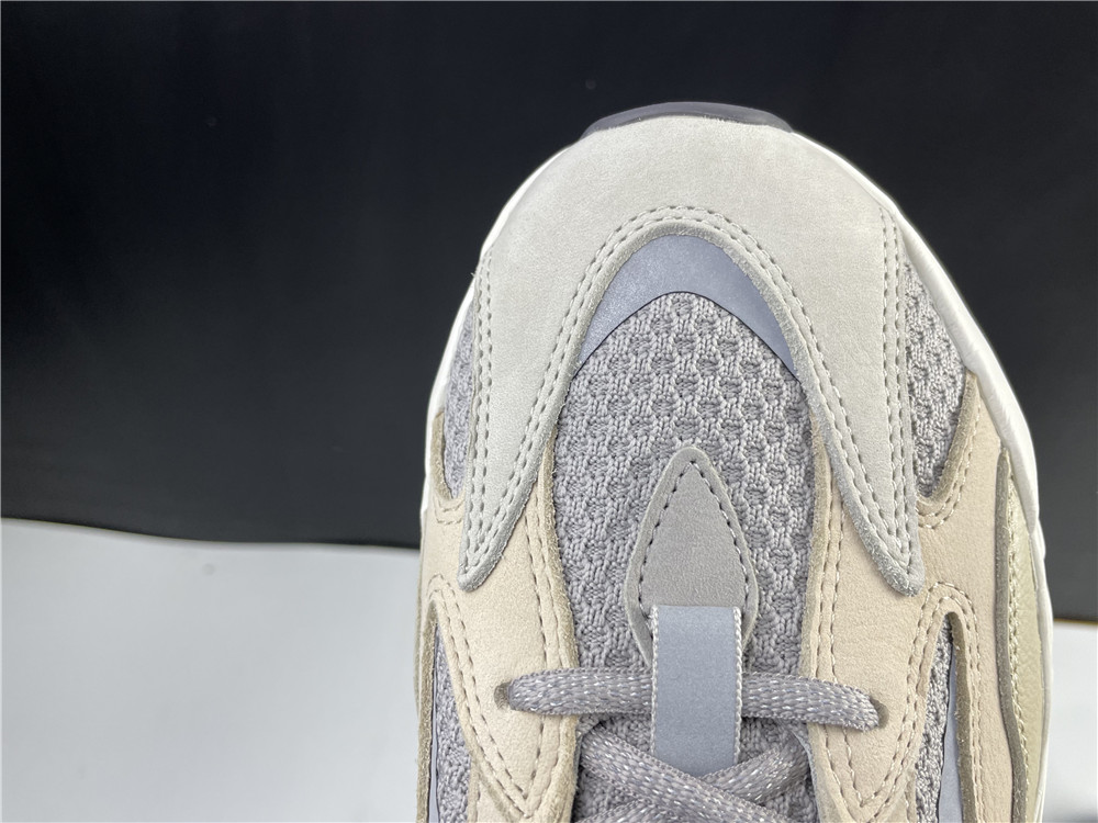 adidas Yeezy Boost 700 V2Cream