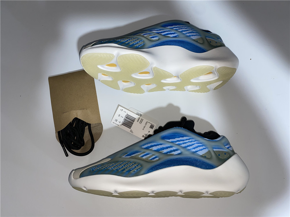 adidas Yeezy 700 V3Arzareth