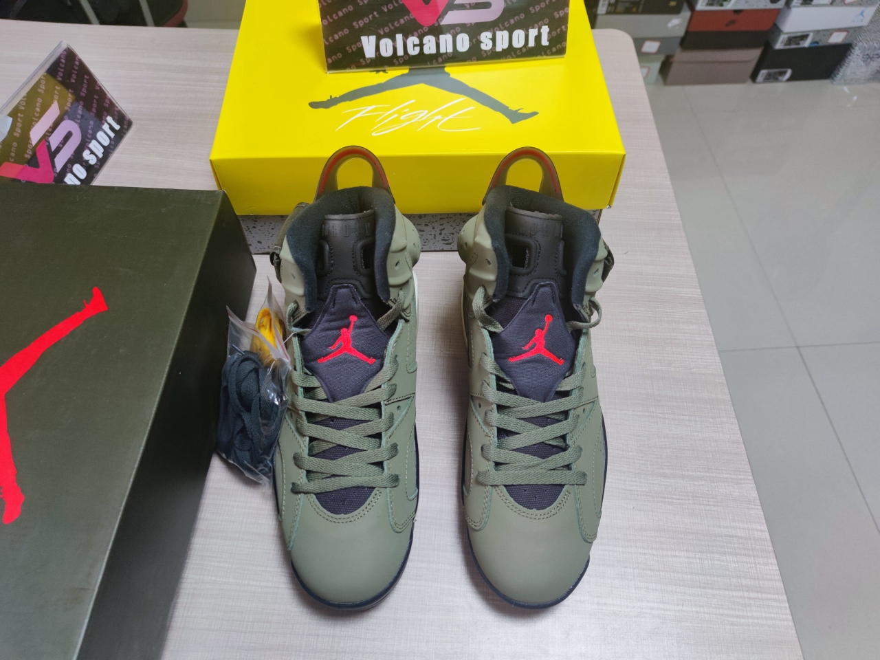 Travis Scott x Jordan 6 Retro CN1084-200