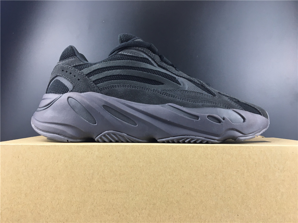 adidas Yeezy Boost 700 V2Vanta