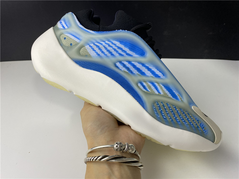 adidas Yeezy 700 V3Arzareth