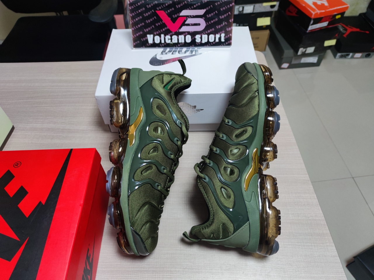 Air VaporMax Plus ARMY GREEN 924453 300