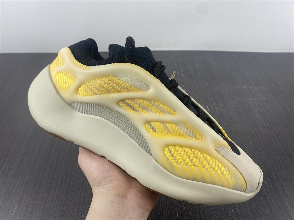 adidas Yeezy 700 V3Mono Safflower