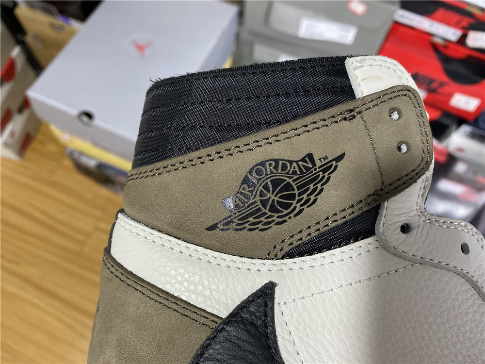 Jordan 1 Travis Scott x Air Jordan 1 reverse hook 2.0 white and brown reverse hook 2.0  CD4487-100