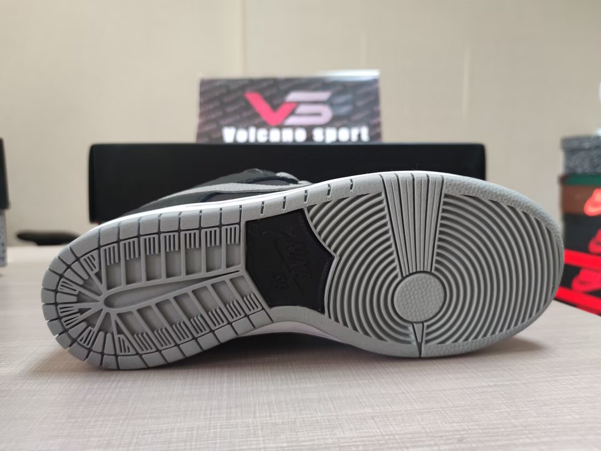 SB Dunk Low “J-Pack Shadow”BQ6817-007