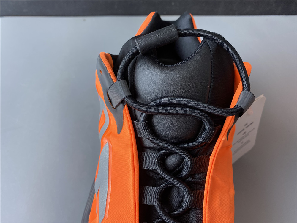 adidas Yeezy Boost 700 MNVNPhosphor