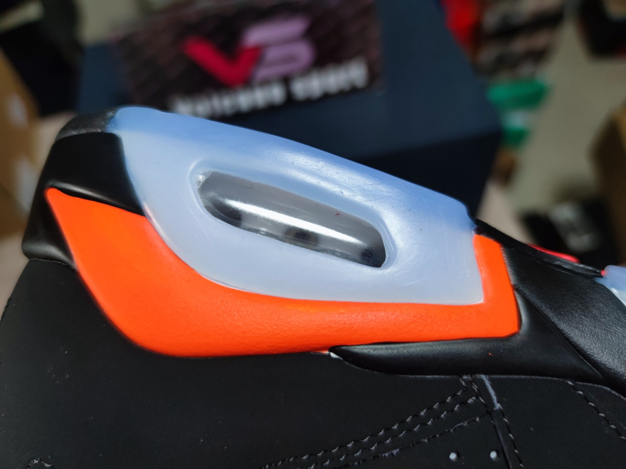 Jordan 6 Retro Black Infrared 384665 060