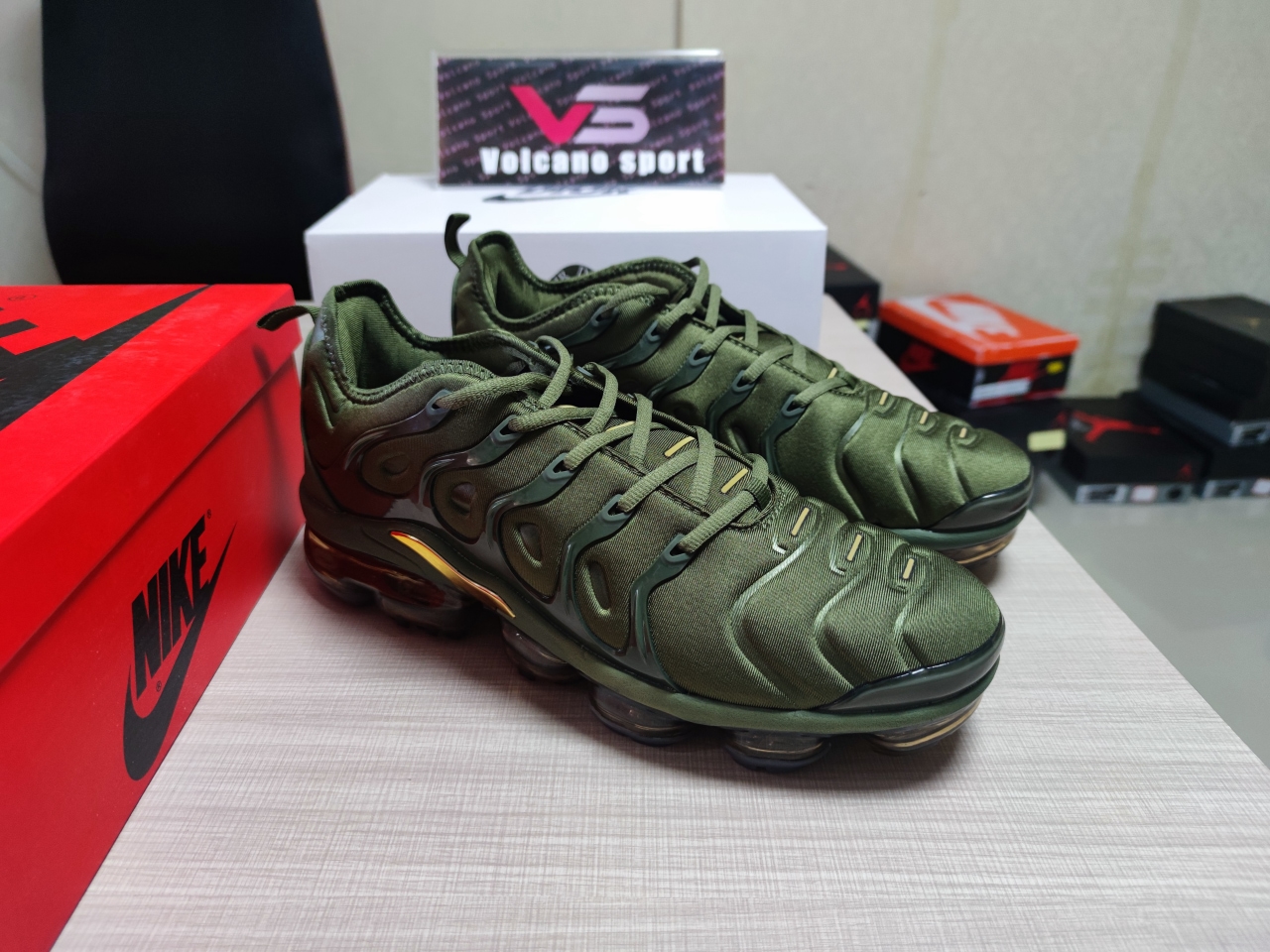 Air VaporMax Plus ARMY GREEN 924453 300