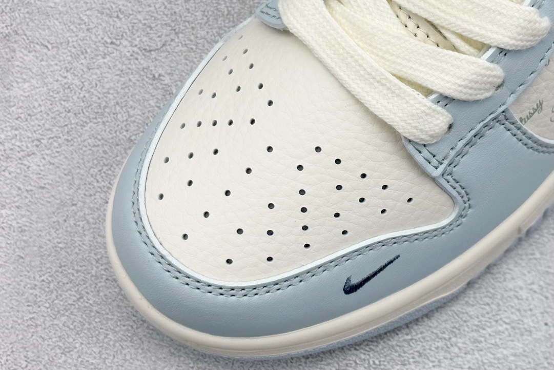 Nike SB Dunk Low  CF3688-012