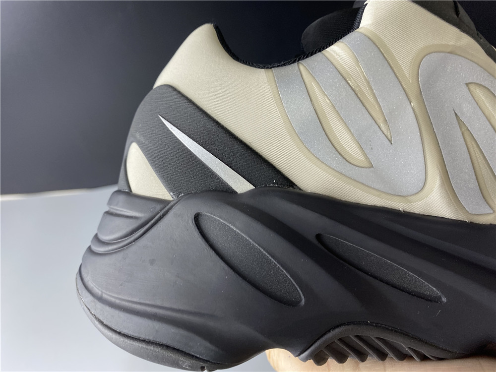 adidas Yeezy Boost 700 MNVNPhosphor