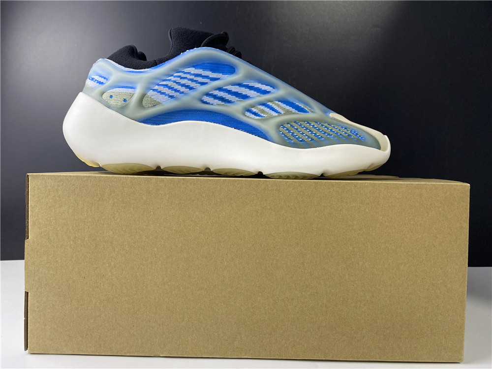 adidas Yeezy 700 V3Arzareth
