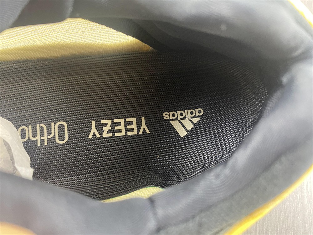 adidas Yeezy 700 V3Mono Safflower