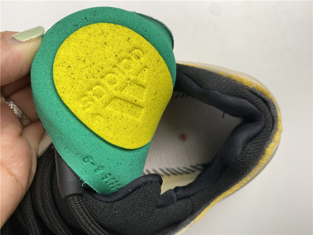 adidas Yeezy 700 V3Safflower