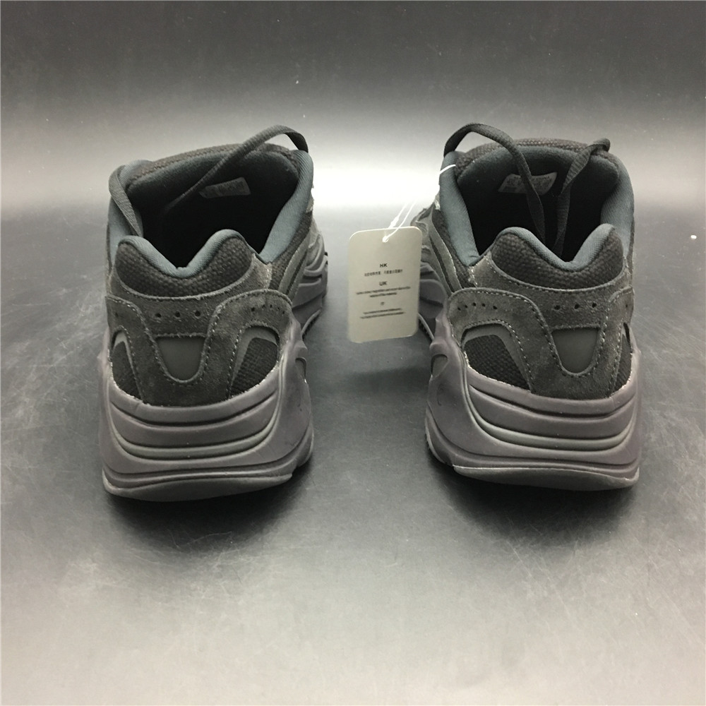 adidas Yeezy Boost 700 V2Vanta