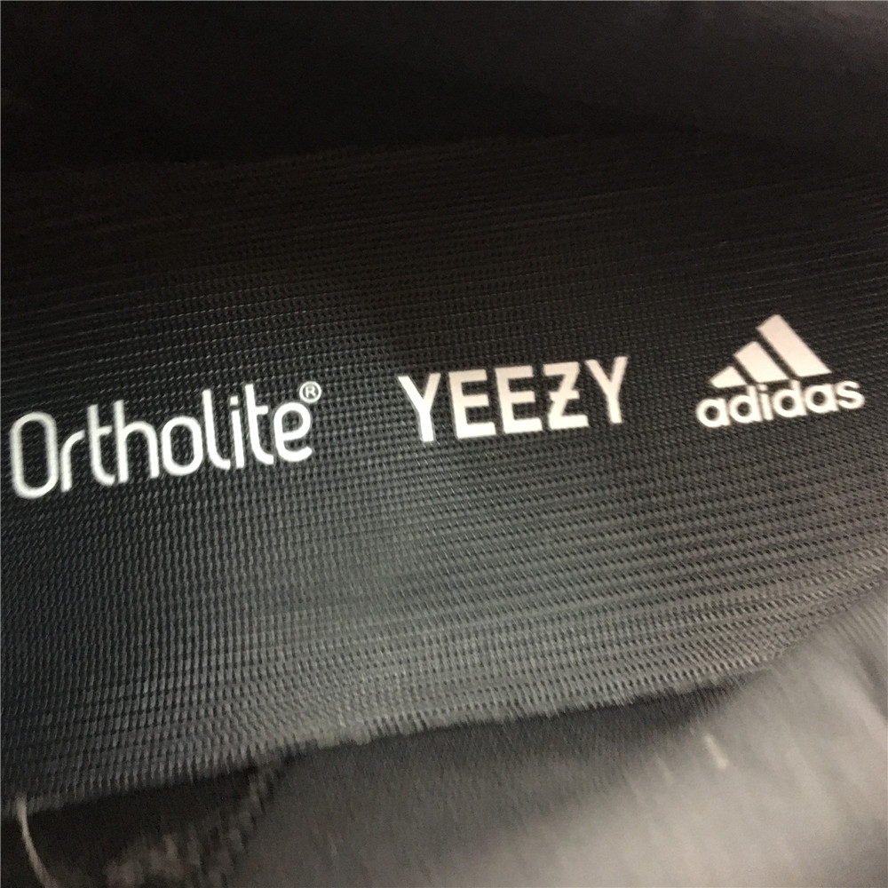 adidas Yeezy Boost 700 V2Vanta