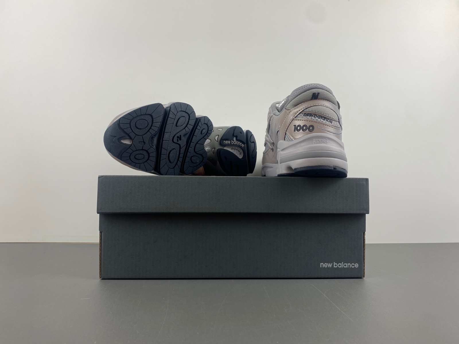 New Balance 1000 (Silver Metallic)M1000TE